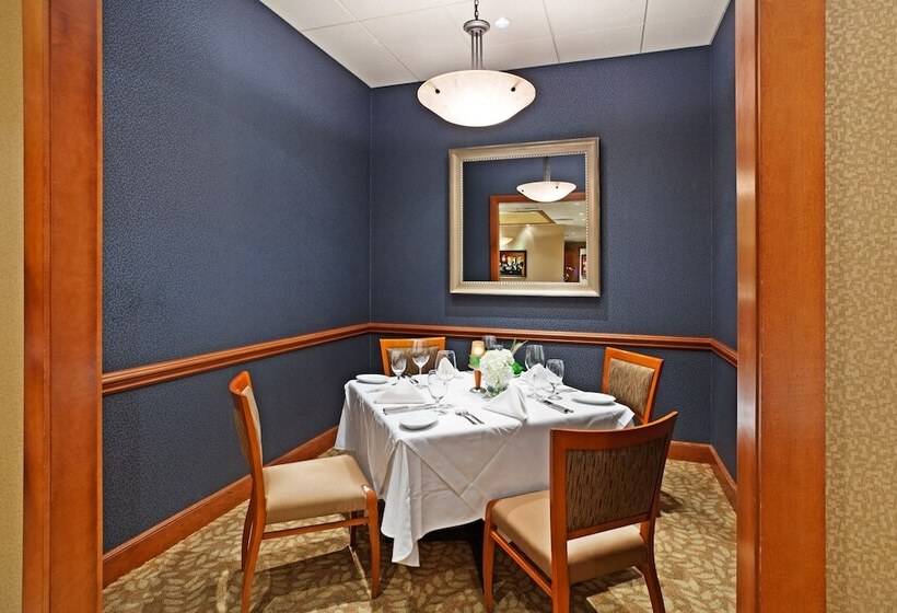 Отель Crowne Plaza Greenville, An Ihg