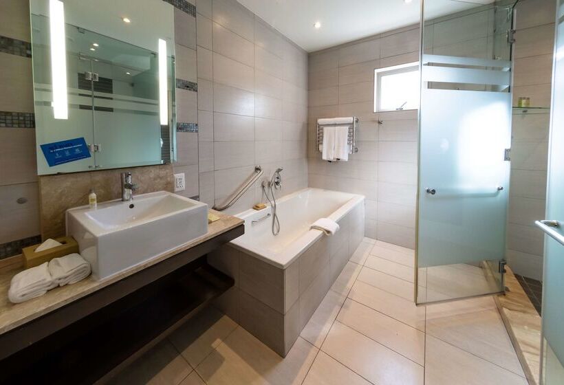 فندق Doubletree By Hilton Cape Town Upper Eastside