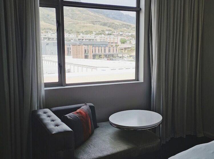 فندق Doubletree By Hilton Cape Town Upper Eastside