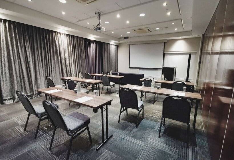 فندق Doubletree By Hilton Cape Town Upper Eastside