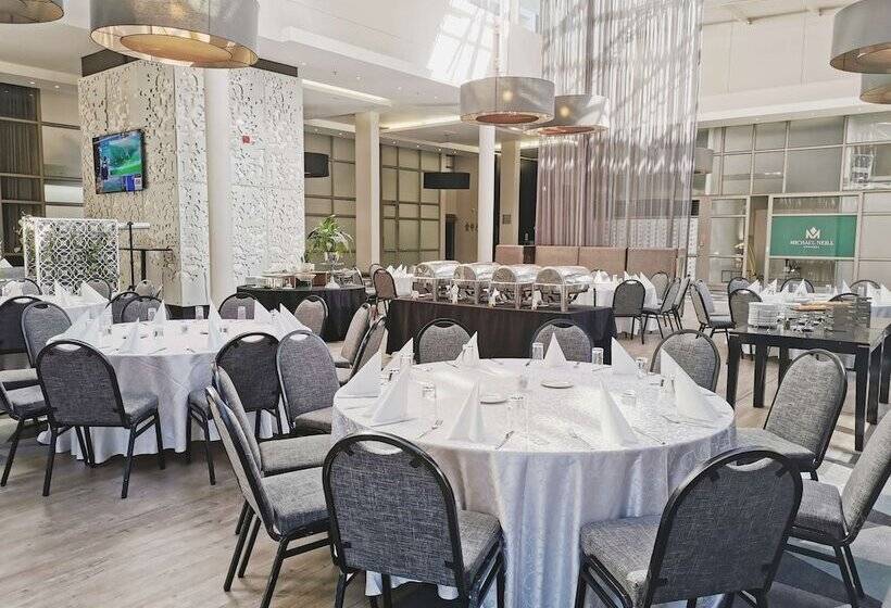 فندق Doubletree By Hilton Cape Town Upper Eastside