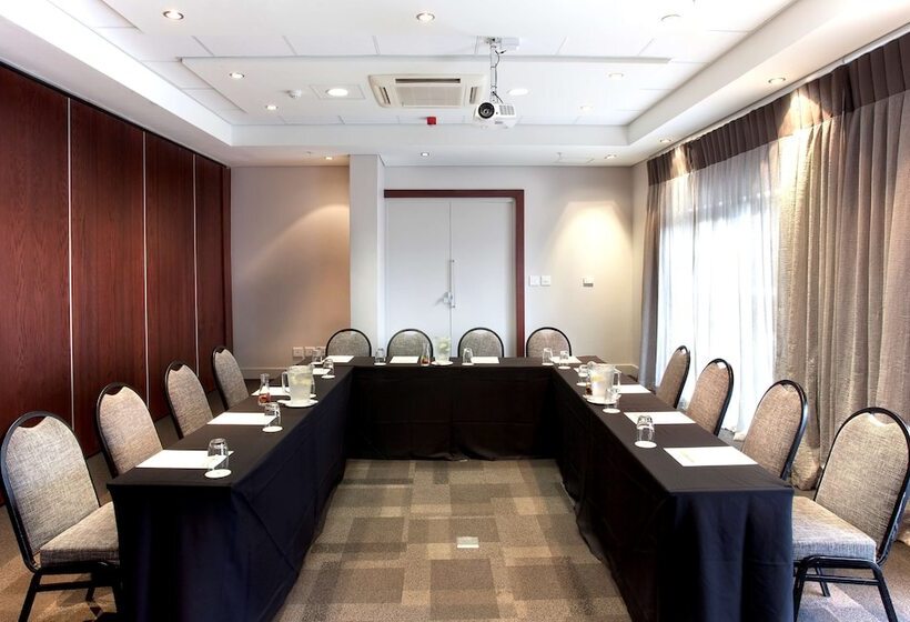 فندق Doubletree By Hilton Cape Town Upper Eastside