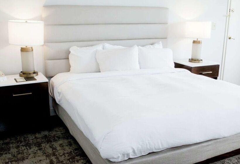 Doubletree By Hilton Hotel Charlottesville