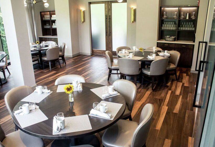 Doubletree By Hilton Hotel Charlottesville