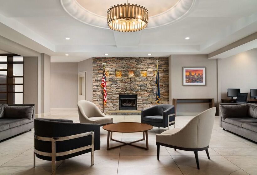 فندق Doubletree By Hilton Pittsburgh Airport