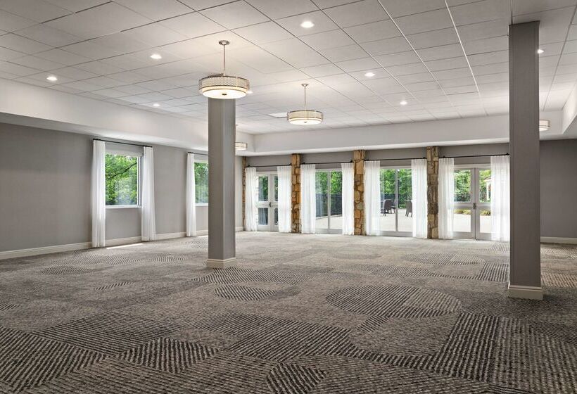 فندق Doubletree By Hilton Pittsburgh Airport