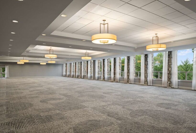 فندق Doubletree By Hilton Pittsburgh Airport