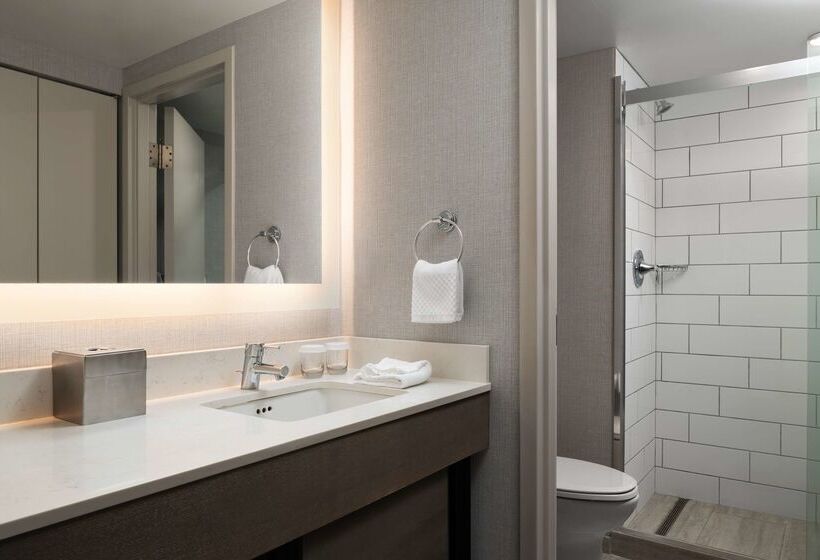 فندق Doubletree By Hilton Pittsburgh Airport