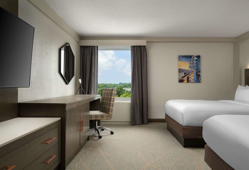 فندق Doubletree By Hilton Pittsburgh Airport