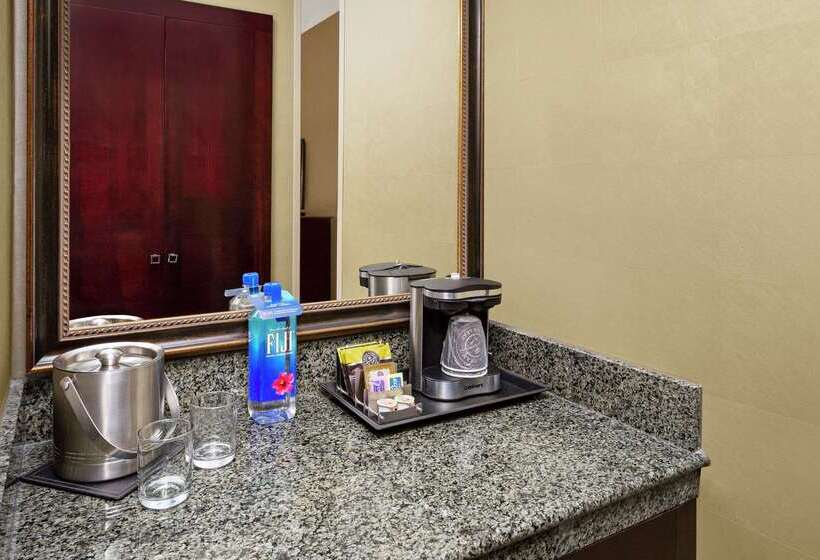 Отель Doubletree Raleigh Durham Airport At Research Triangle Park