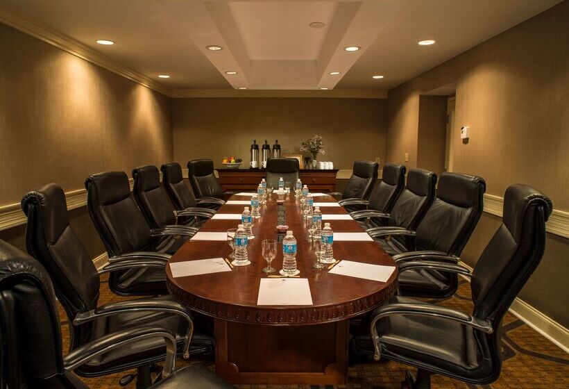 Отель Doubletree Raleigh Durham Airport At Research Triangle Park