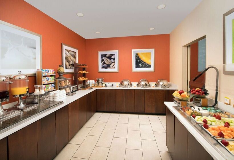 ホテル Doubletree By Hilton Sterling Dulles Airport