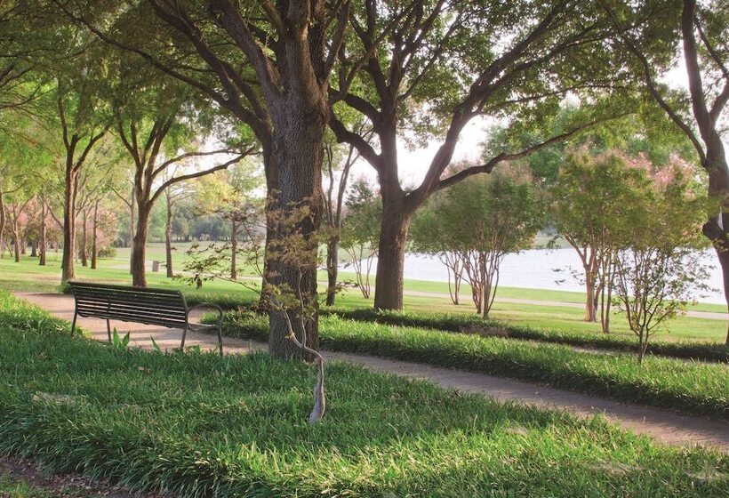 Отель Doubletree By Hilton Dallas   Farmers Branch