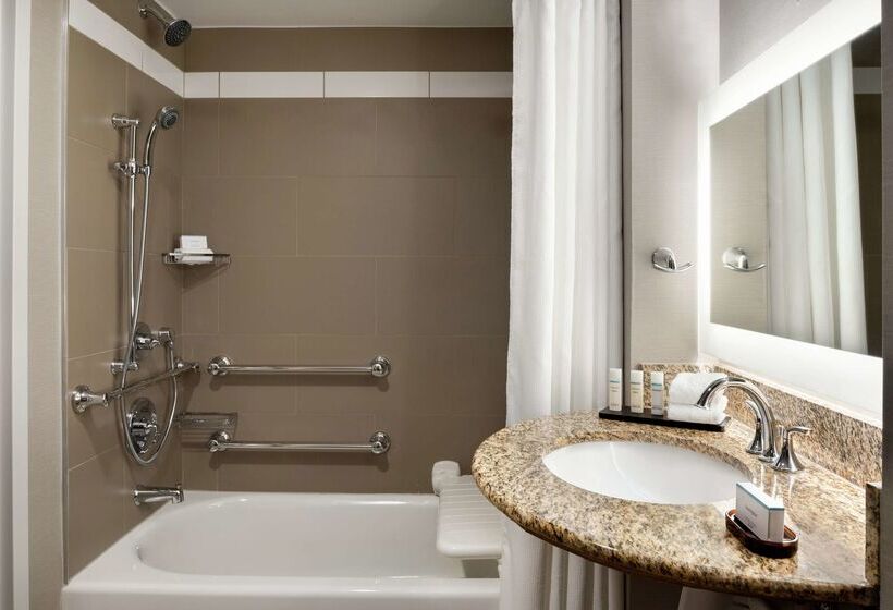 فندق Embassy Suites By Hilton Atlanta Alpharetta