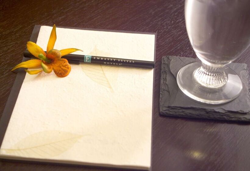 호텔 Embassy Suites Lubbock