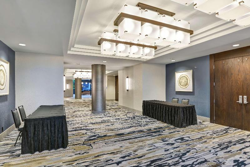 هتل Embassy Suites By Hilton Minneapolisairport