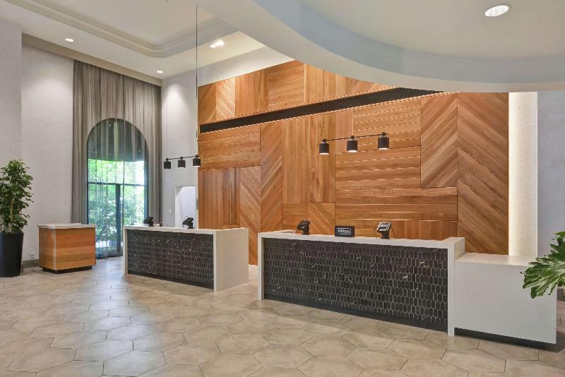 هتل Embassy Suites By Hilton Minneapolisairport