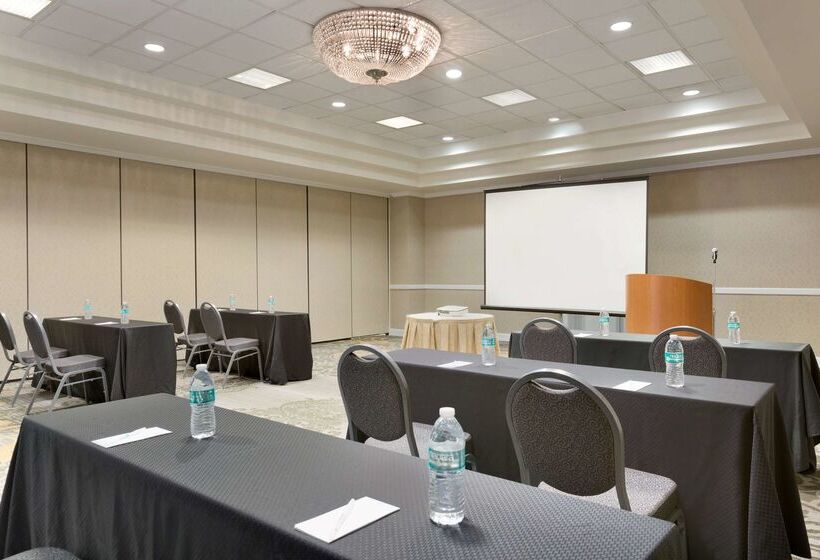 Отель Embassy Suites By Hilton Newark Wilmington South