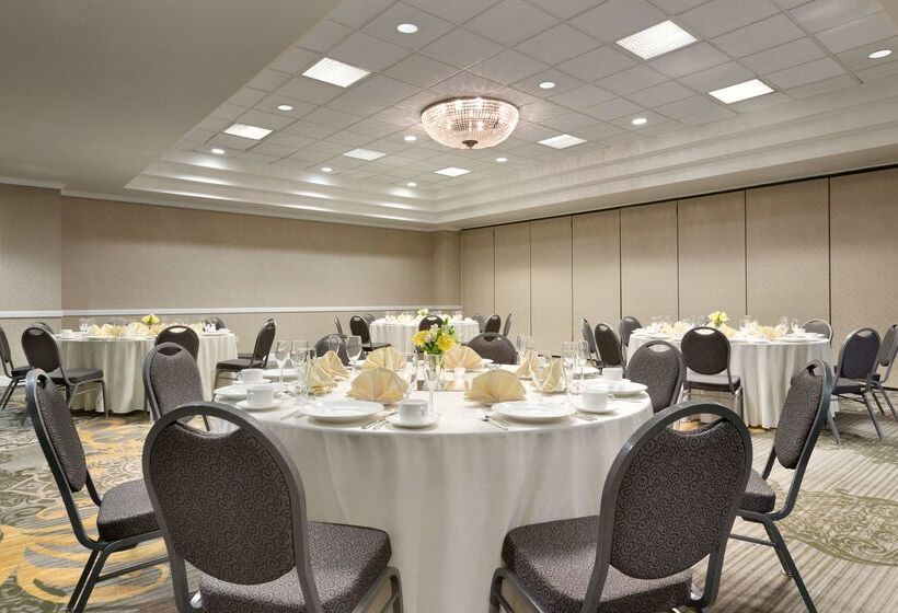 Отель Embassy Suites By Hilton Newark Wilmington South