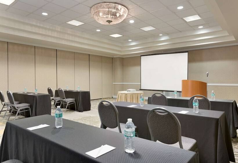 Отель Embassy Suites By Hilton Newark Wilmington South