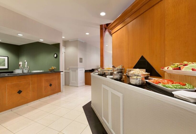 Отель Embassy Suites By Hilton Newark Wilmington South