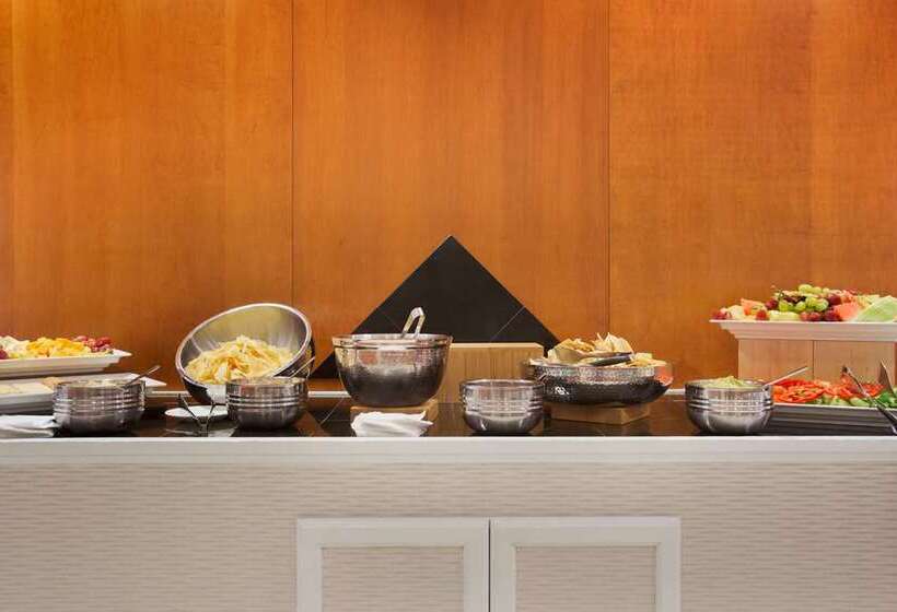 هتل Embassy Suites By Hilton Newark Wilmington South