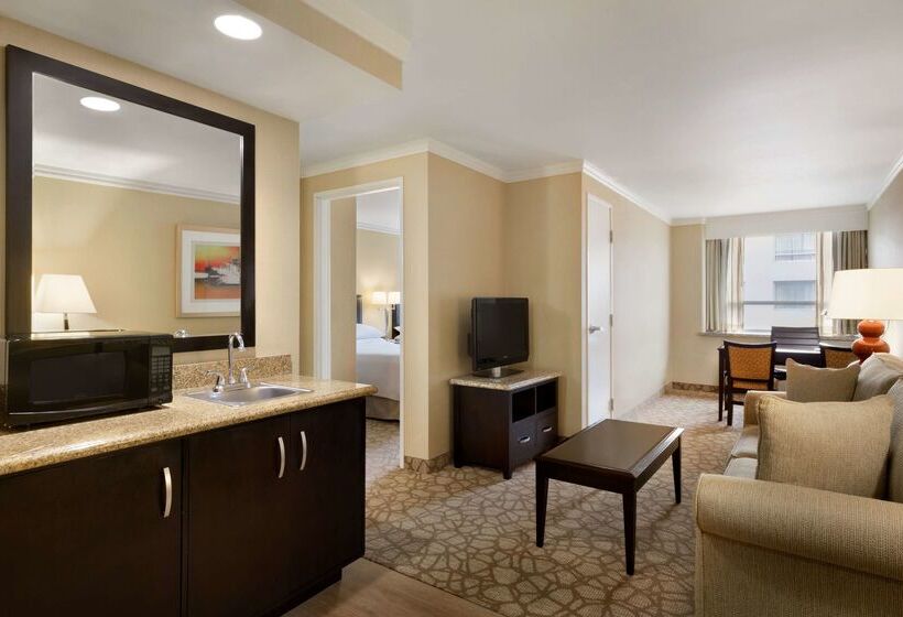 فندق Embassy Suites Los Angeles Glendale