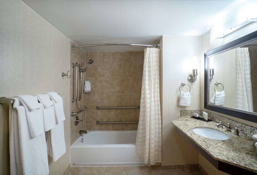 هتل Embassy Suites By Hilton Nashville At Vanderbilt