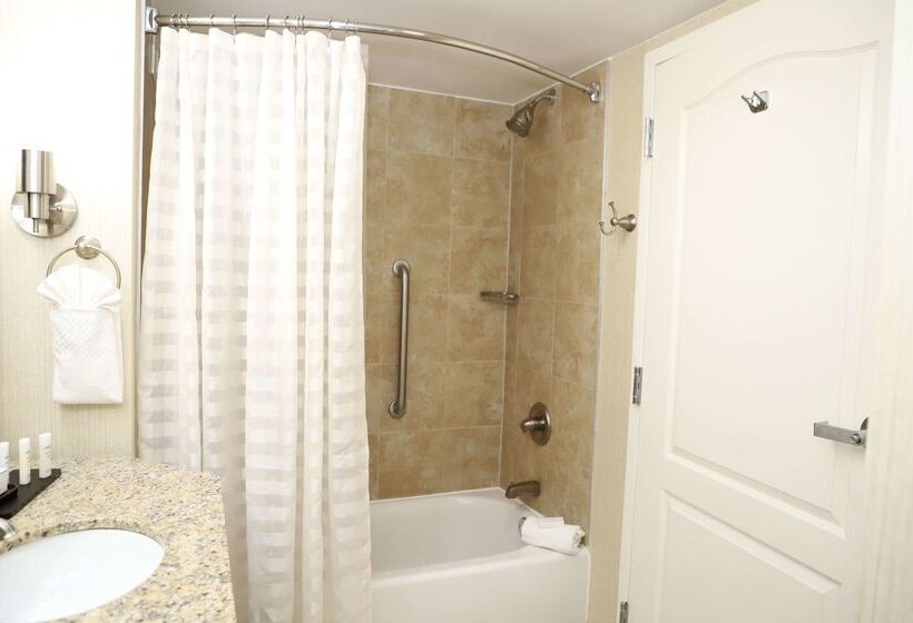 هتل Embassy Suites By Hilton Nashville At Vanderbilt