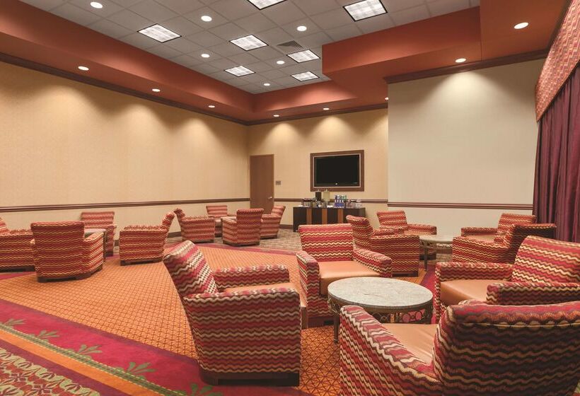 Embassy Suites Omaha La Vista/hotel & Conference Center