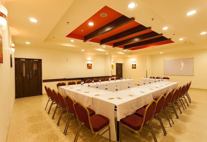 Отель Ginger  Surat