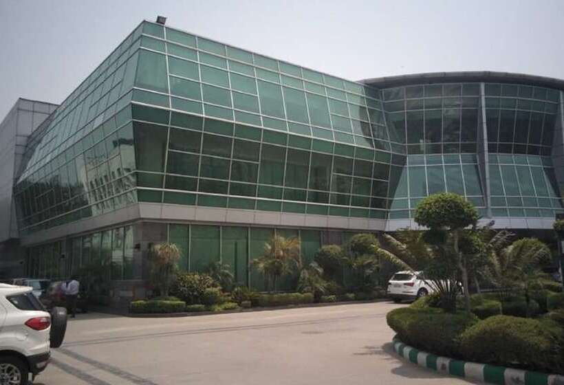 Goldfinch Hotel Delhi Ncr