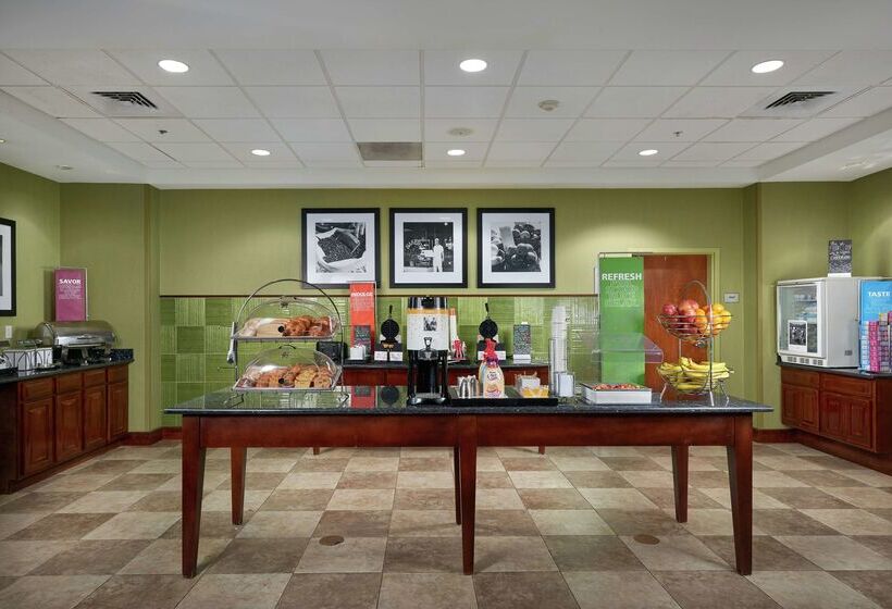 فندق Hampton Inn Bermuda Run