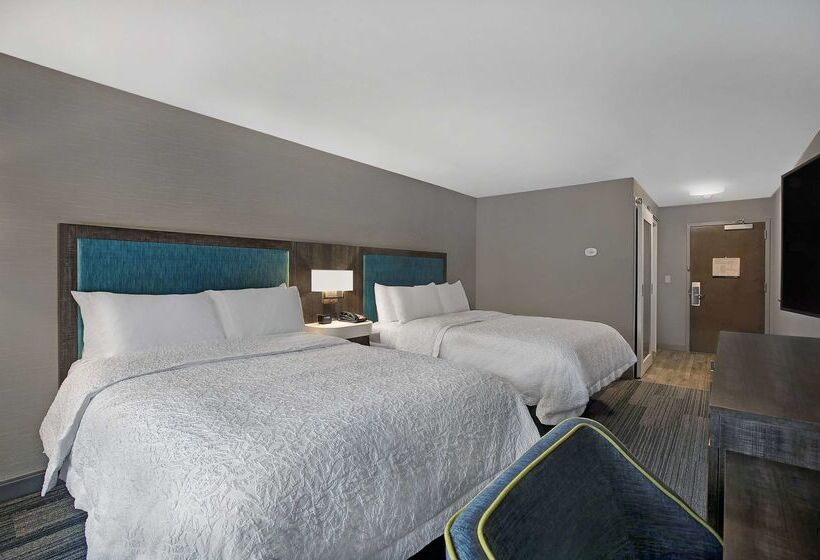 Отель Hampton Inn Westfield