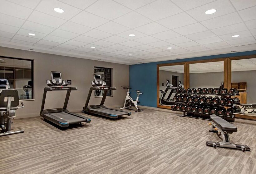 فندق Hampton Inn Westfield