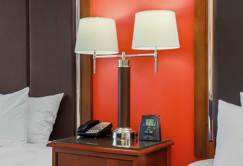 هتل Hilton Branson Convention Center