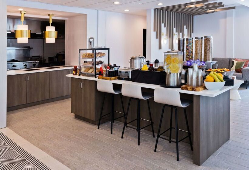 هتل Hilton Garden Inn Birmingham/lakeshore Drive