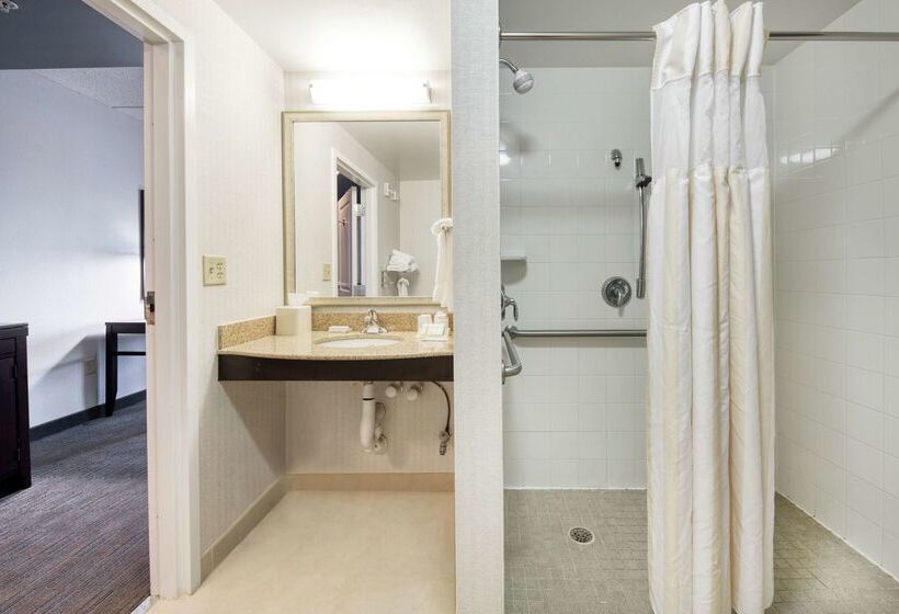 هتل Hilton Garden Inn Durham Southpoint