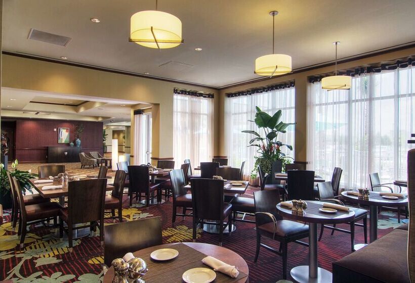 Отель Hilton Garden Inn Houstonpearland