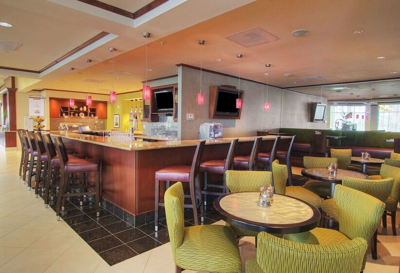 Отель Hilton Garden Inn Houstonpearland