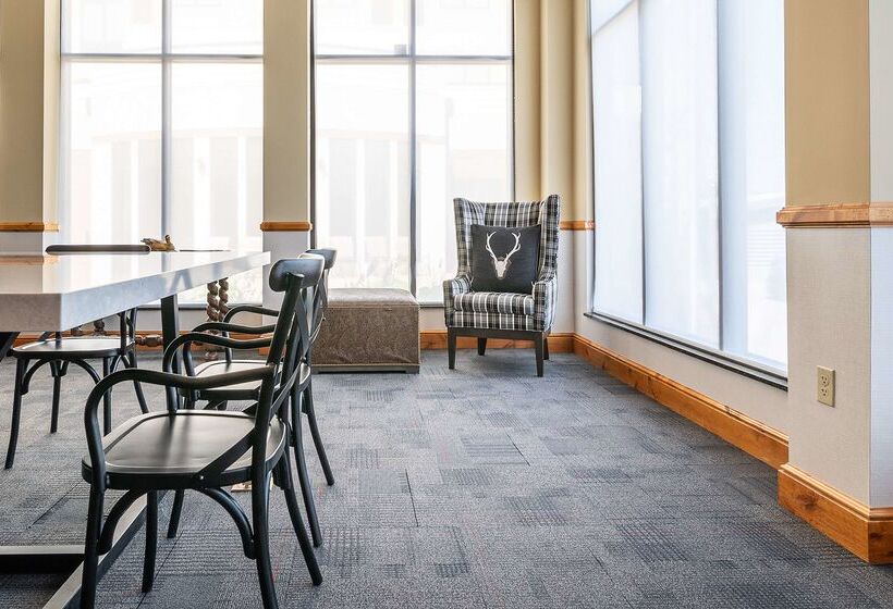 בית מלון כפרי Hilton Garden Inn Kalispell