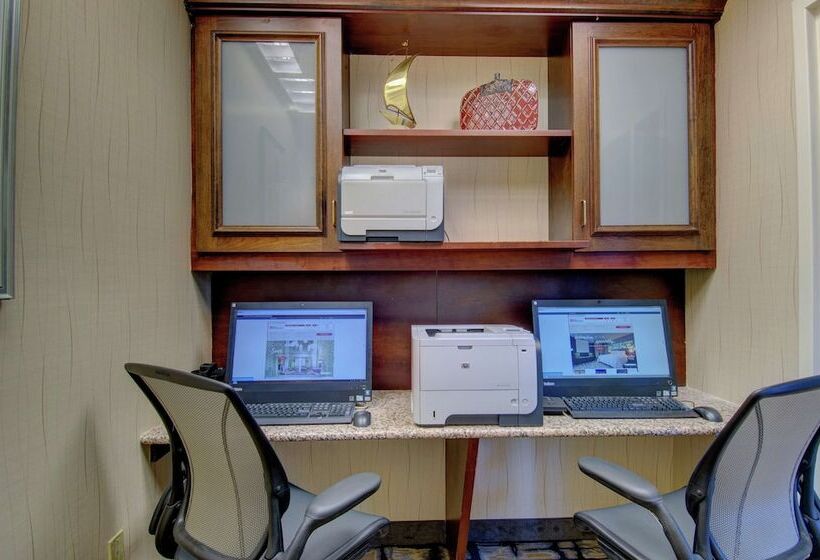 فندق Hilton Garden Inn Norwalk