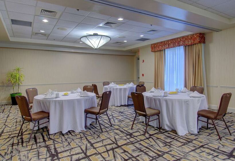 فندق Hilton Garden Inn Norwalk