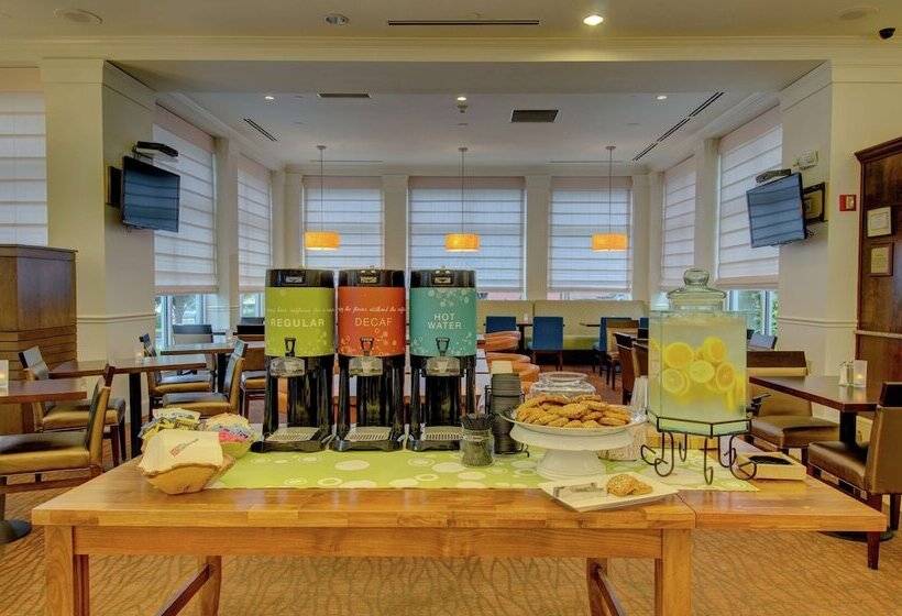 בית מלון כפרי Hilton Garden Inn Norwalk