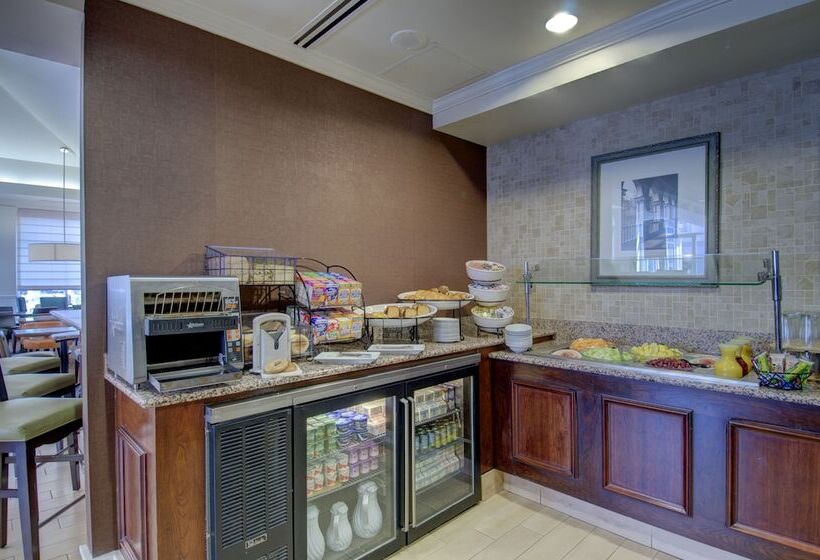 בית מלון כפרי Hilton Garden Inn Norwalk