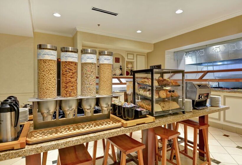 فندق Hilton Garden Inn Oshkosh