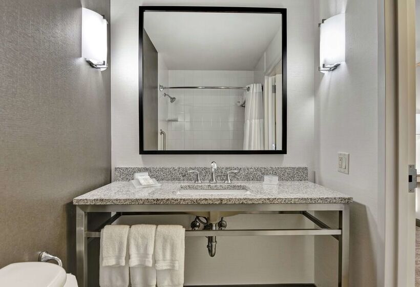 فندق Hilton Garden Inn Oshkosh