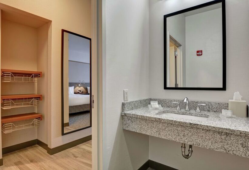 فندق Hilton Garden Inn Oshkosh