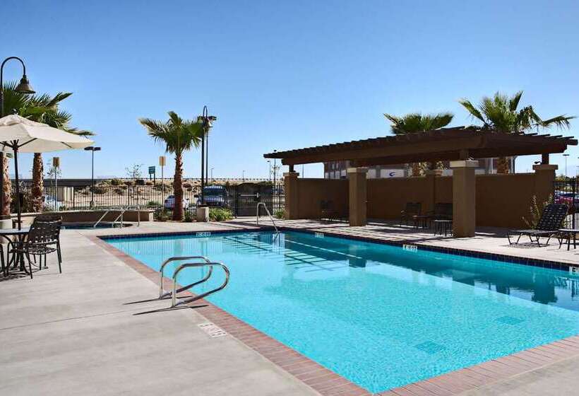 בית מלון כפרי Hilton Garden Inn Palmdale