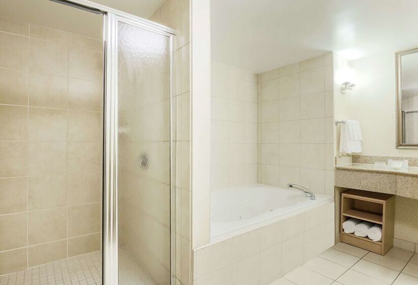 Отель Hilton Garden Inn Roanoke Rapids